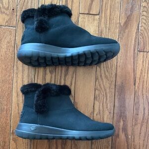 Skechers Women’s Black Ankle Faux Fur Lined Booties Size 7
